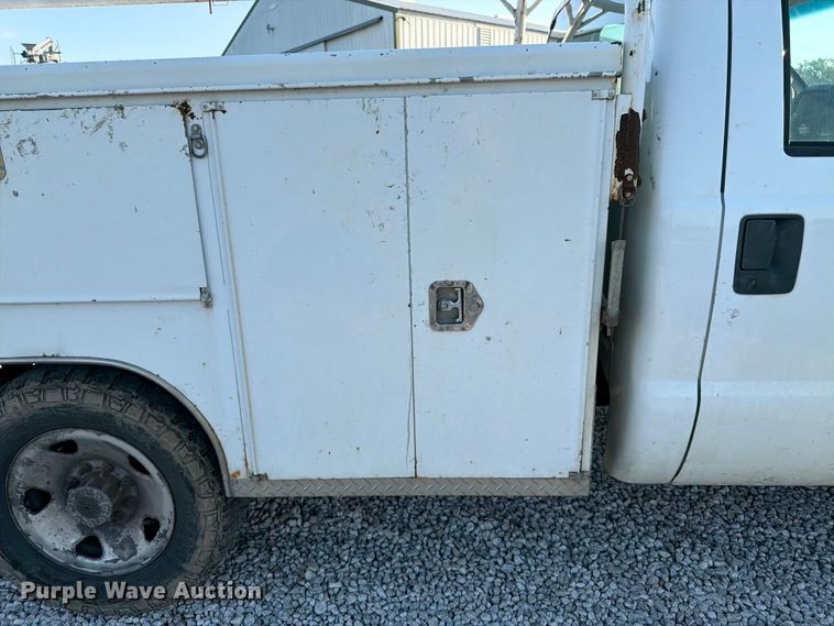 image for item FK3179 2008 Ford F250 Super Duty XL utility bed pickup truck