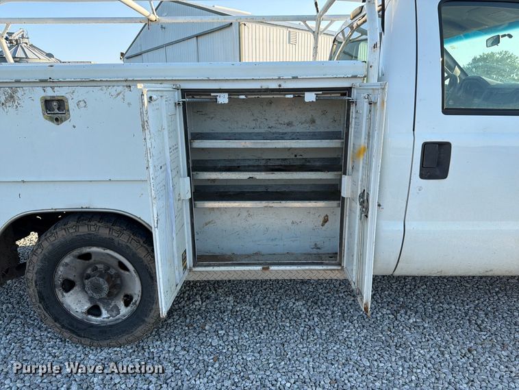 image for item FK3179 2008 Ford F250 Super Duty XL utility bed pickup truck