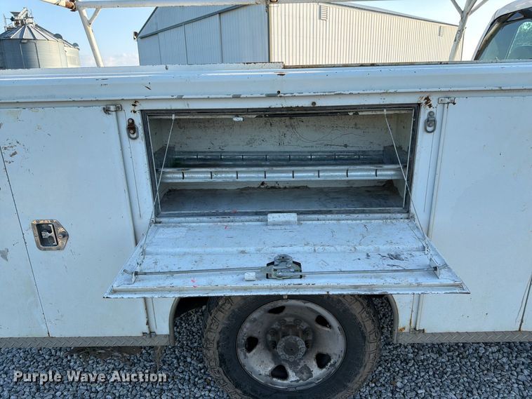 image for item FK3179 2008 Ford F250 Super Duty XL utility bed pickup truck
