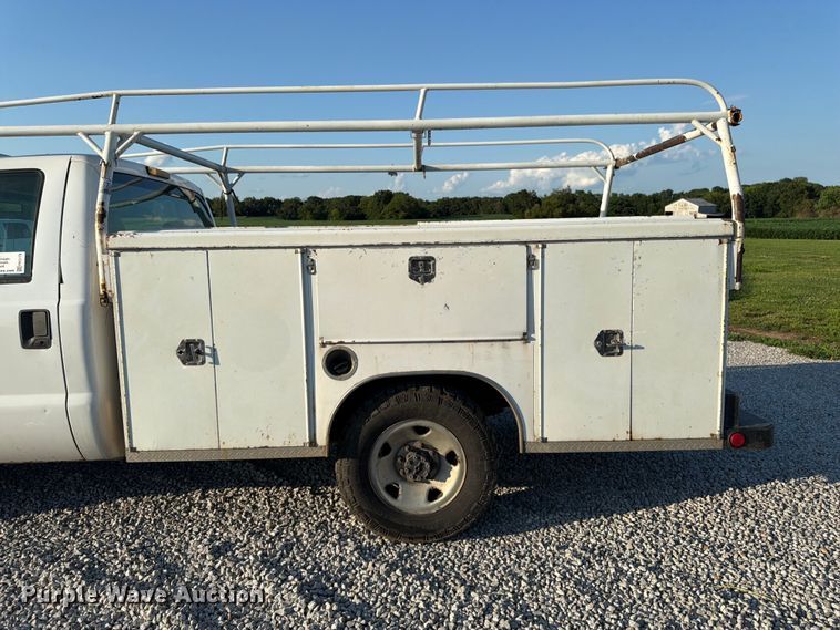 image for item FK3179 2008 Ford F250 Super Duty XL utility bed pickup truck