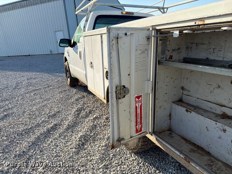 image for item FK3179 2008 Ford F250 Super Duty XL utility bed pickup truck