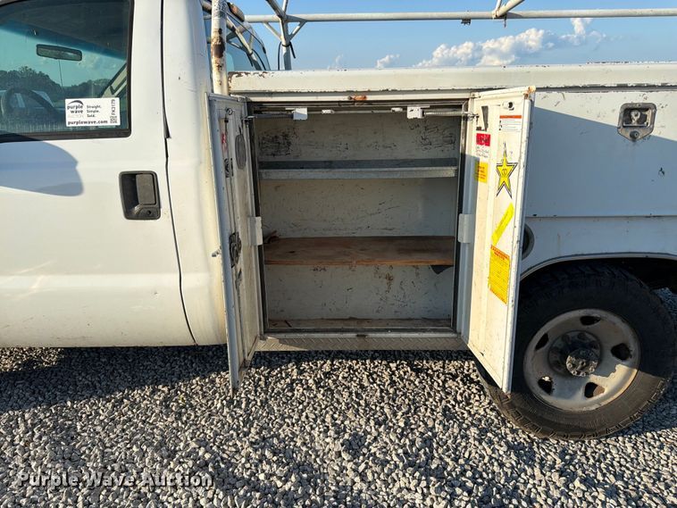 image for item FK3179 2008 Ford F250 Super Duty XL utility bed pickup truck