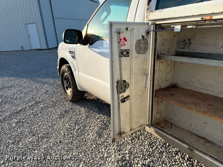 image for item FK3179 2008 Ford F250 Super Duty XL utility bed pickup truck