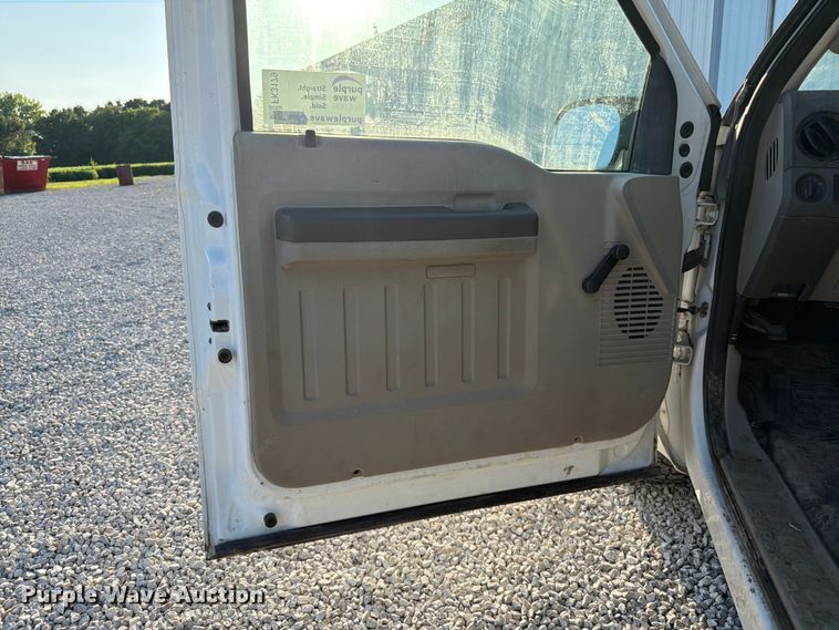image for item FK3179 2008 Ford F250 Super Duty XL utility bed pickup truck