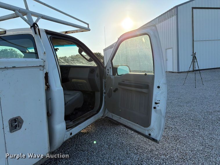 image for item FK3179 2008 Ford F250 Super Duty XL utility bed pickup truck