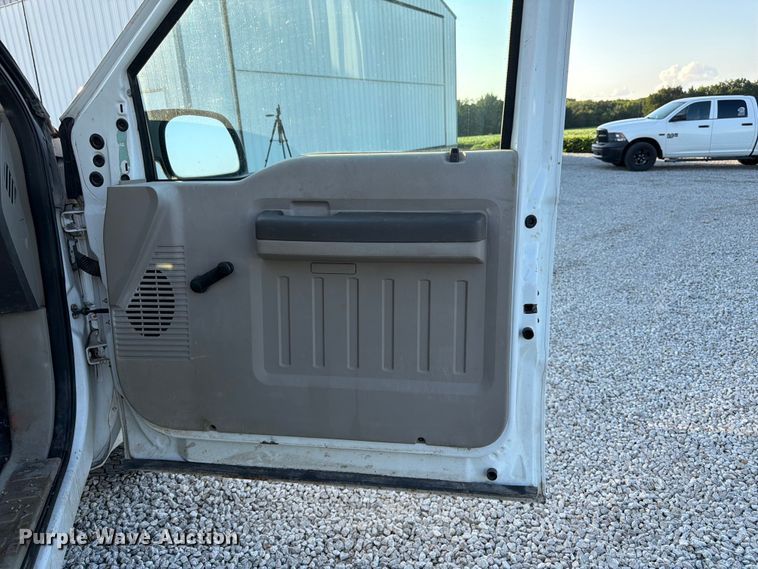 image for item FK3179 2008 Ford F250 Super Duty XL utility bed pickup truck