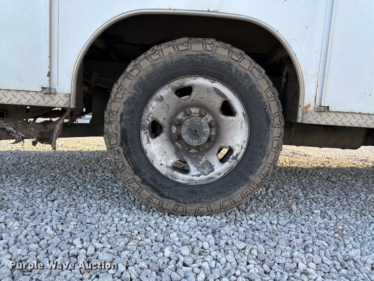 image for item FK3179 2008 Ford F250 Super Duty XL utility bed pickup truck