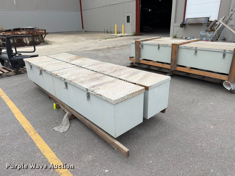 (4) toolboxes