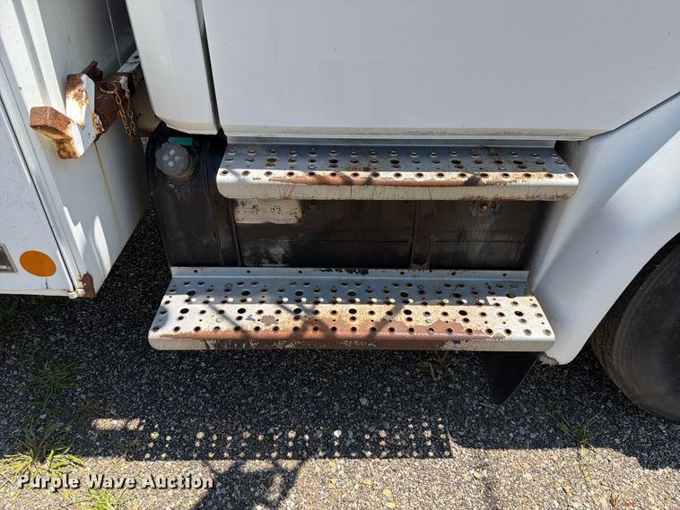 image for item FK4055 2002 Freightliner FL70 utility / service truck