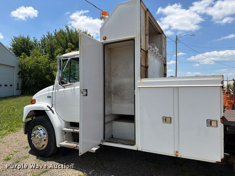 image for item FK4055 2002 Freightliner FL70 utility / service truck