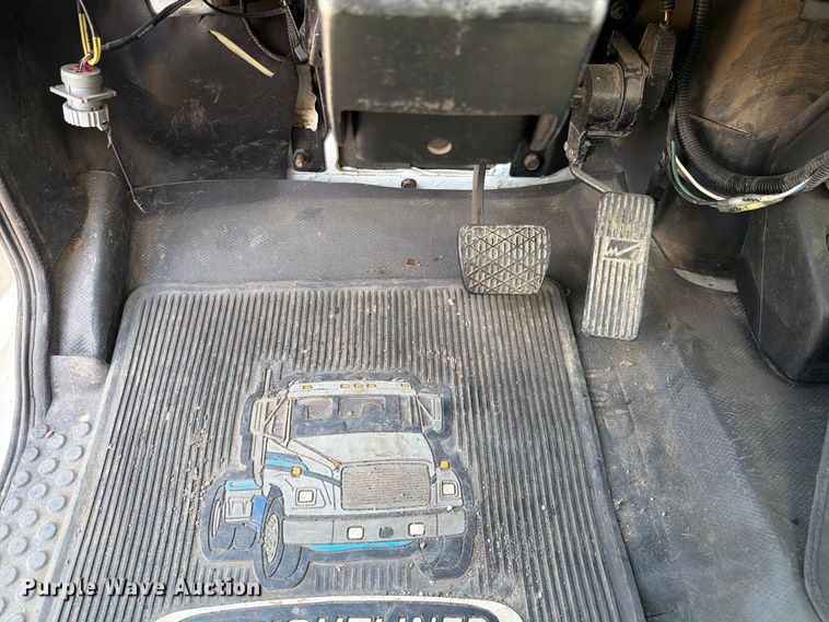image for item FK4055 2002 Freightliner FL70 utility / service truck