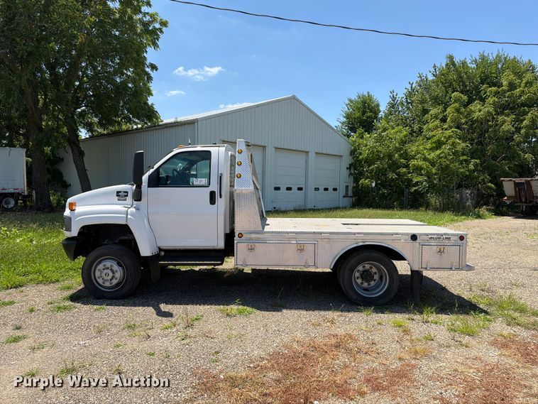 image for item FK4056 2009 Chevrolet C5500 flatbed truck