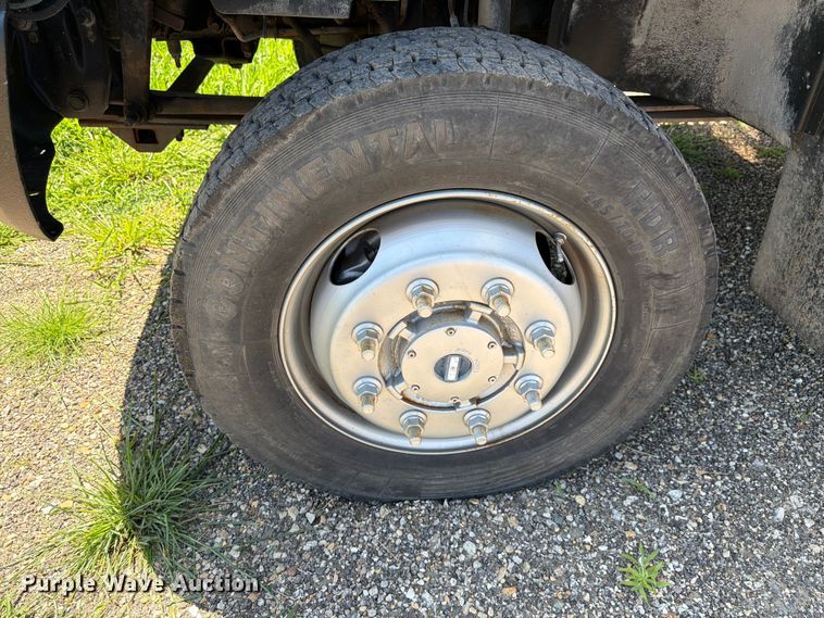 image for item FK4056 2009 Chevrolet C5500 flatbed truck