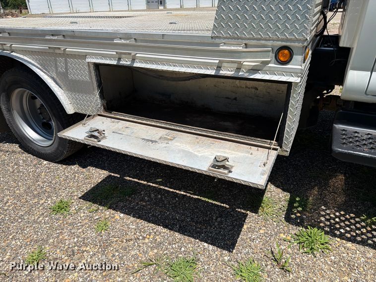 image for item FK4056 2009 Chevrolet C5500 flatbed truck