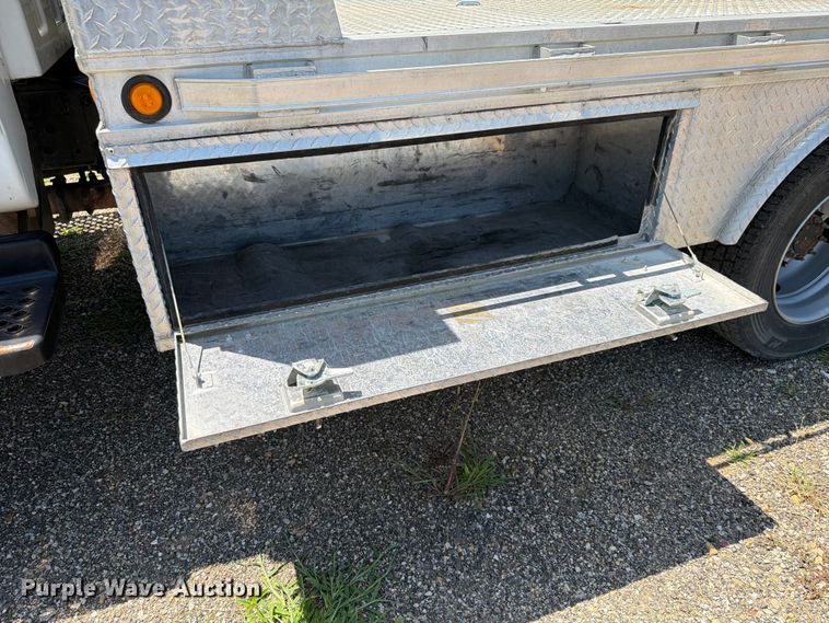 image for item FK4056 2009 Chevrolet C5500 flatbed truck