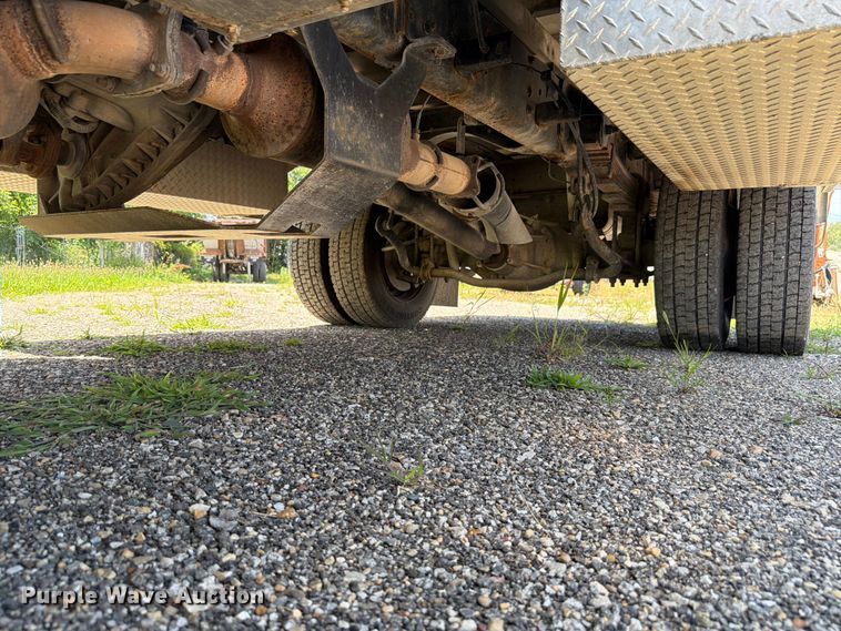 image for item FK4056 2009 Chevrolet C5500 flatbed truck