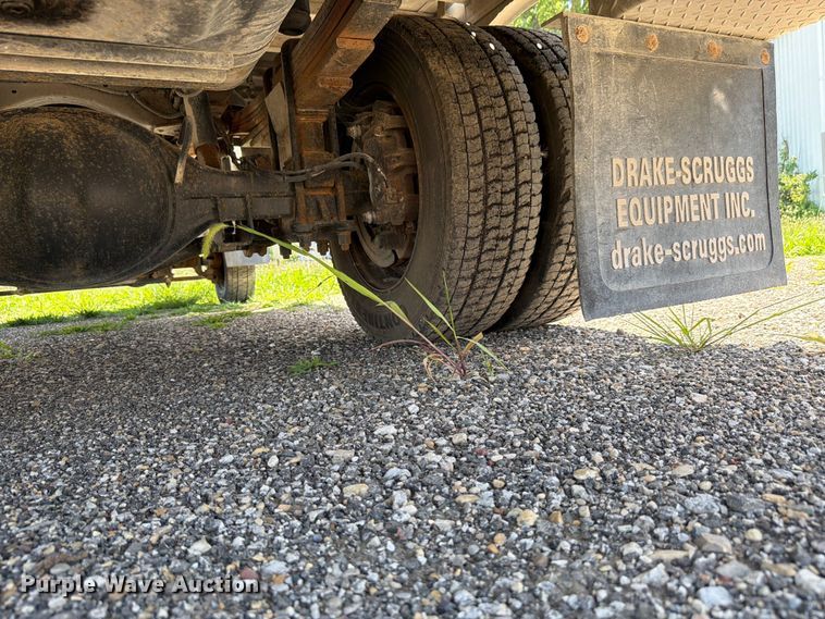 image for item FK4056 2009 Chevrolet C5500 flatbed truck