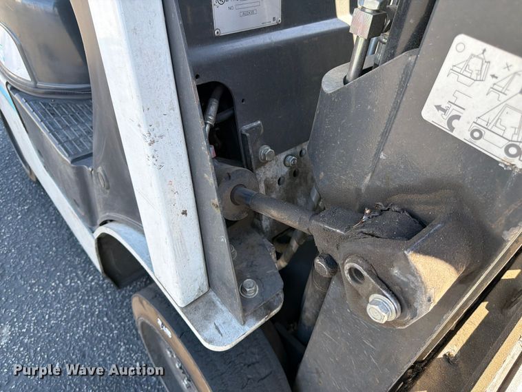 image for item FK4537 2017 UniCarriers CFS40 forklift