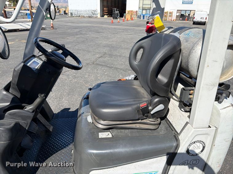 image for item FK4537 2017 UniCarriers CFS40 forklift