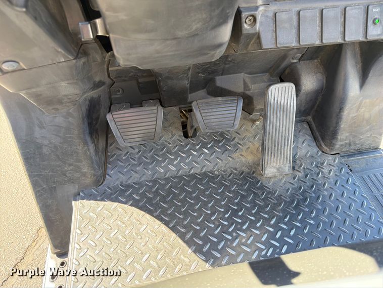 image for item FK4537 2017 UniCarriers CFS40 forklift