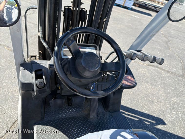 image for item FK4537 2017 UniCarriers CFS40 forklift