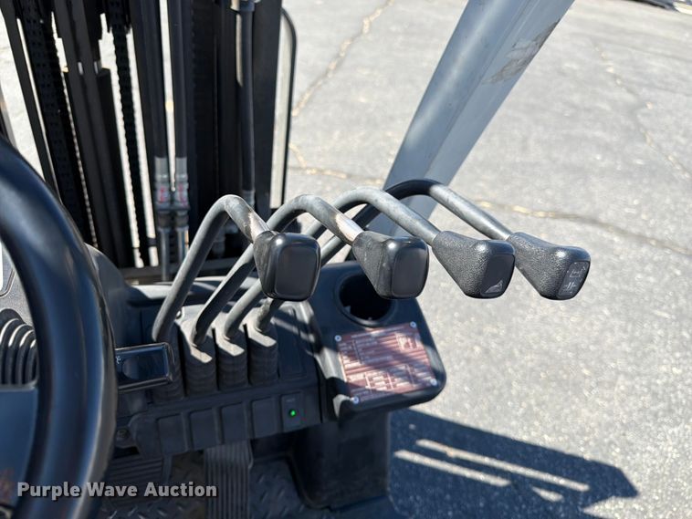 image for item FK4537 2017 UniCarriers CFS40 forklift