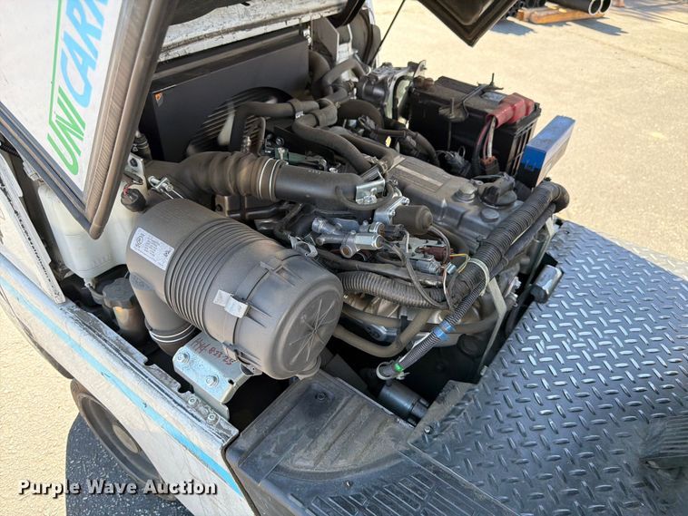 image for item FK4537 2017 UniCarriers CFS40 forklift