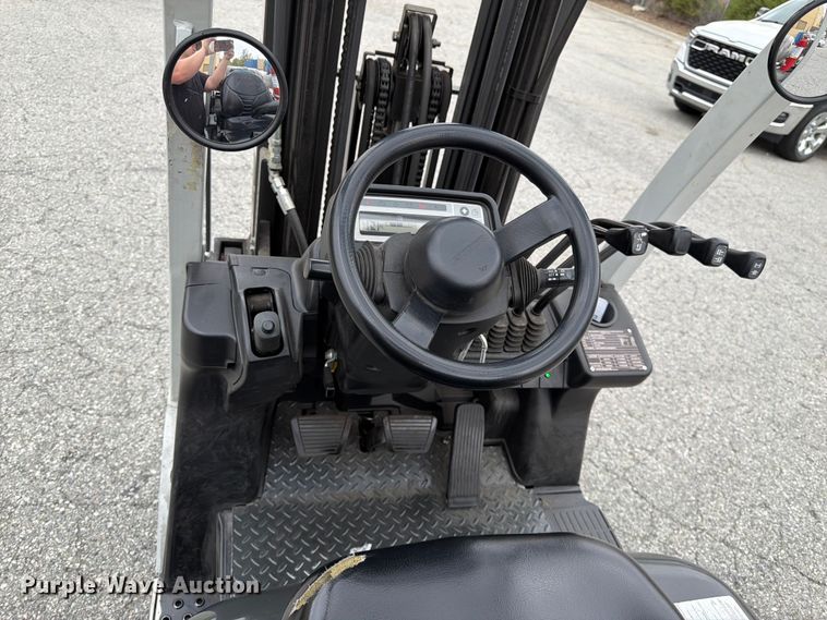 image for item FK4538 2017 UniCarriers CFS40 forklift