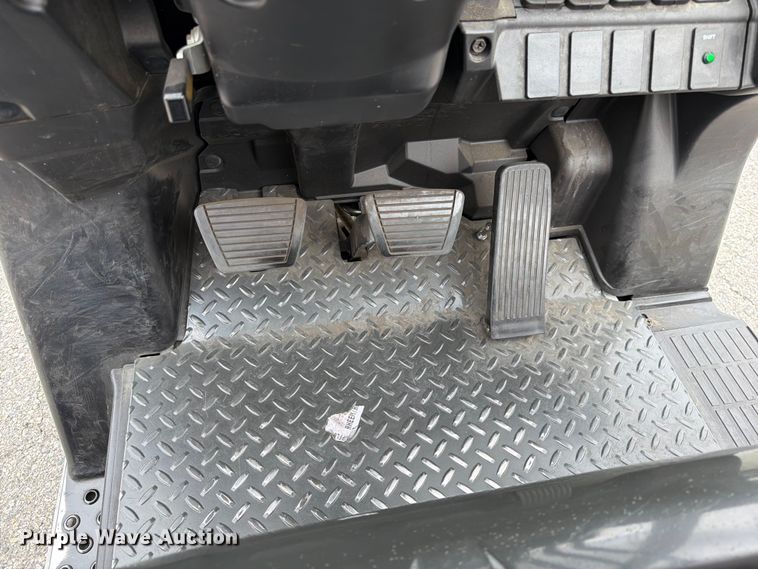 image for item FK4538 2017 UniCarriers CFS40 forklift