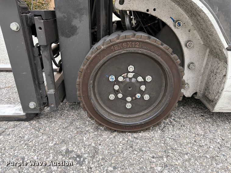 image for item FK4538 2017 UniCarriers CFS40 forklift