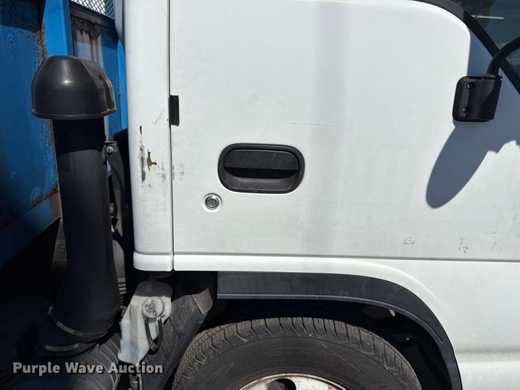 image for item FK4548 2006 Isuzu NPR flatbed truck