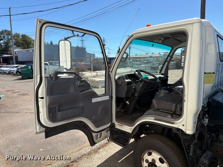 image for item FK4548 2006 Isuzu NPR flatbed truck