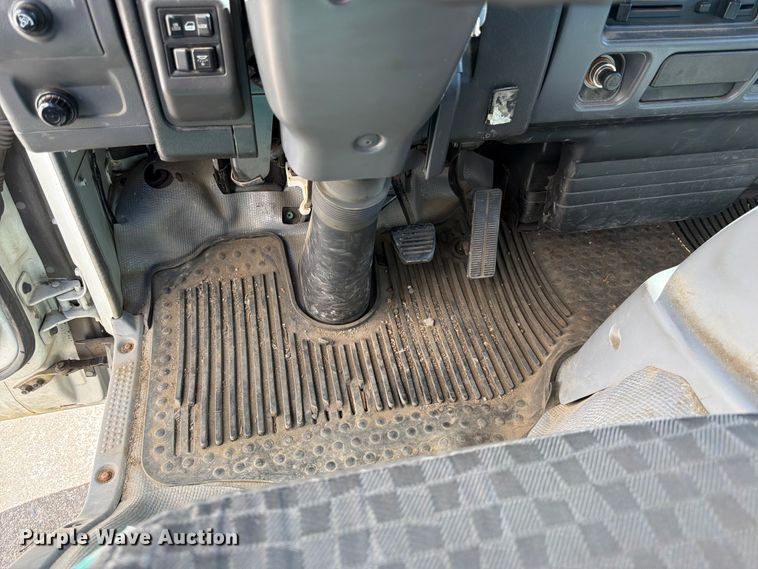 image for item FK4548 2006 Isuzu NPR flatbed truck