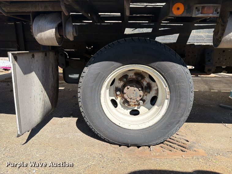 image for item FK4548 2006 Isuzu NPR flatbed truck