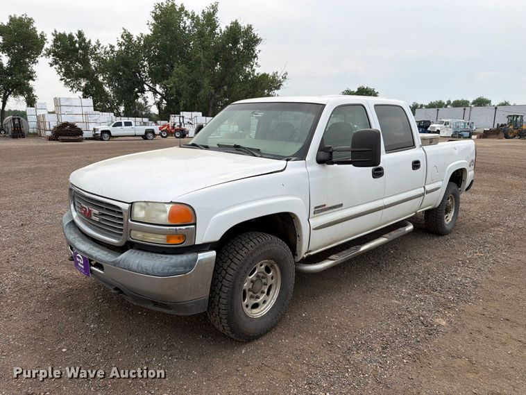 2002 GMC Sierra 2500HD Crew Cab pickup truck
