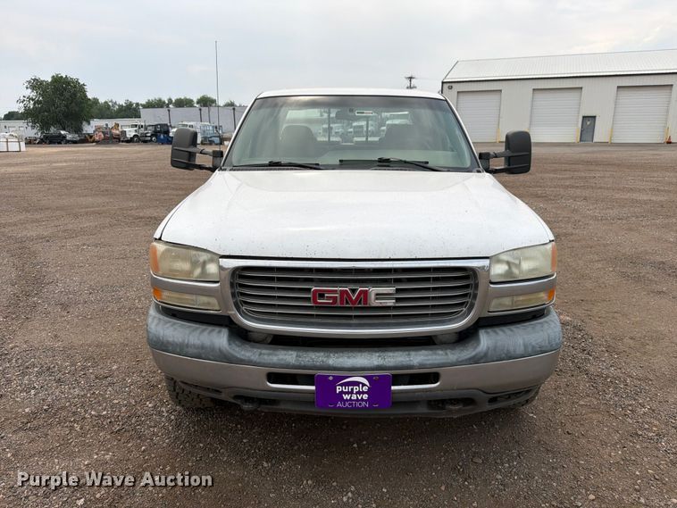 image for item FM7580 2002 GMC Sierra 2500HD Crew Cab pickup truck