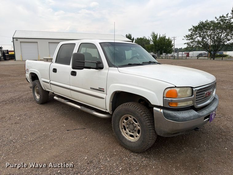 image for item FM7580 2002 GMC Sierra 2500HD Crew Cab pickup truck