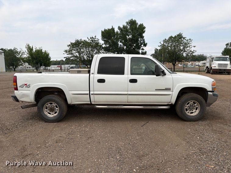 image for item FM7580 2002 GMC Sierra 2500HD Crew Cab pickup truck