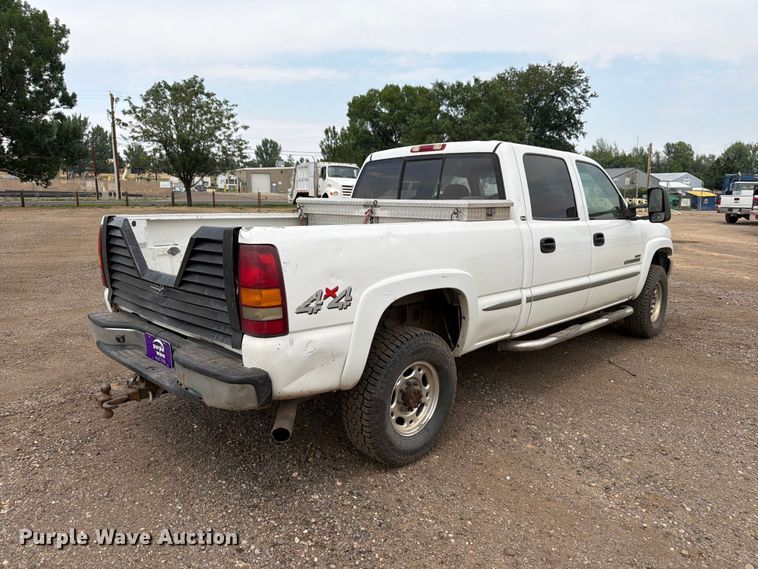 image for item FM7580 2002 GMC Sierra 2500HD Crew Cab pickup truck