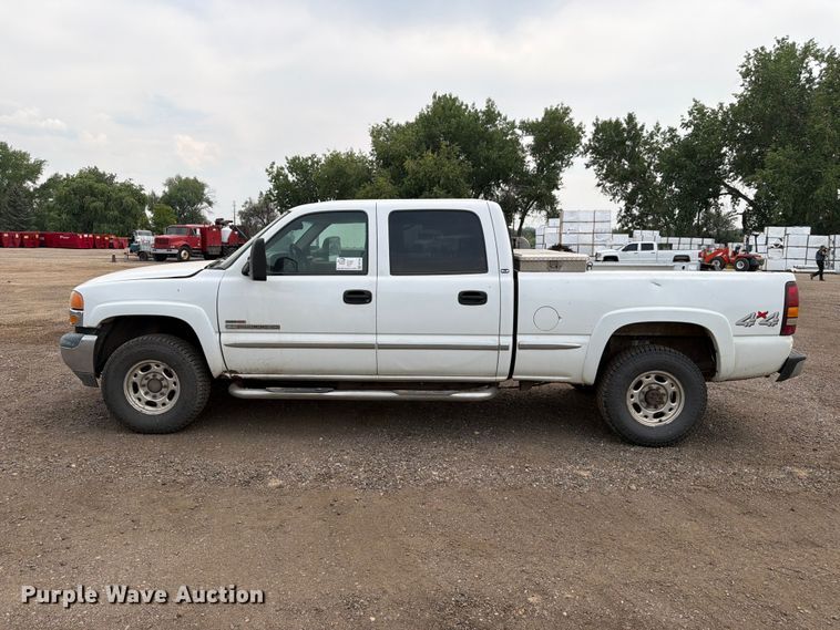 image for item FM7580 2002 GMC Sierra 2500HD Crew Cab pickup truck