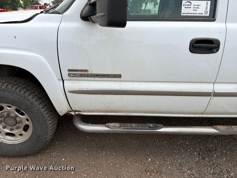 image for item FM7580 2002 GMC Sierra 2500HD Crew Cab pickup truck