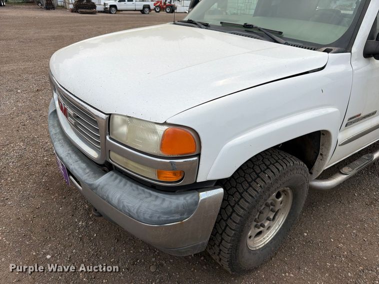 image for item FM7580 2002 GMC Sierra 2500HD Crew Cab pickup truck