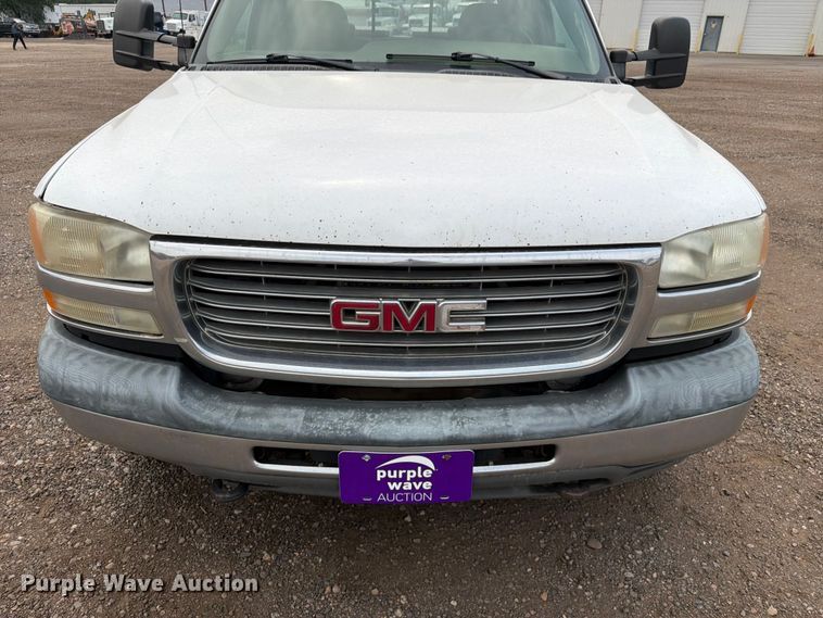 image for item FM7580 2002 GMC Sierra 2500HD Crew Cab pickup truck