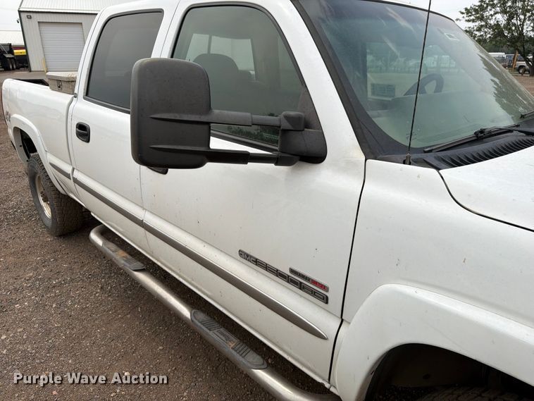 image for item FM7580 2002 GMC Sierra 2500HD Crew Cab pickup truck