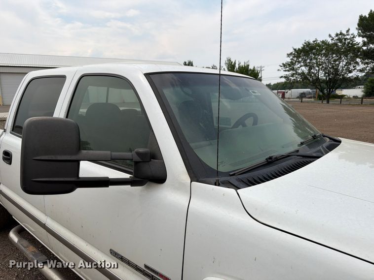 image for item FM7580 2002 GMC Sierra 2500HD Crew Cab pickup truck