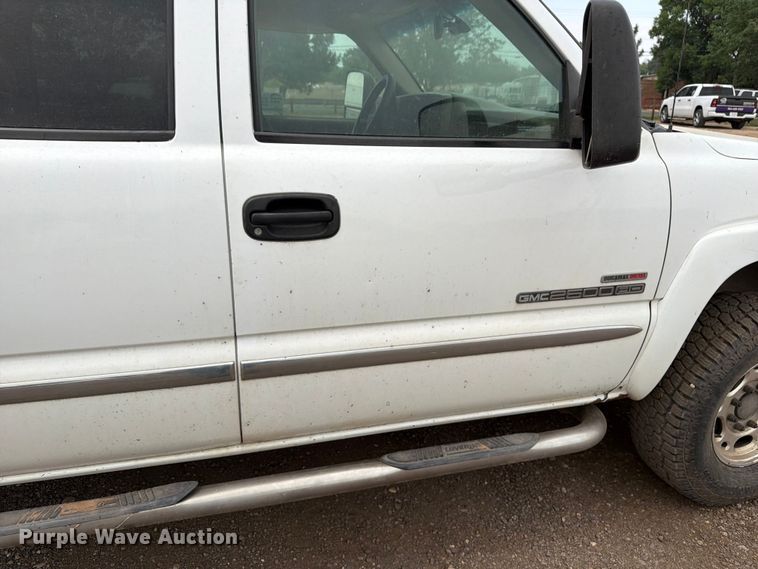 image for item FM7580 2002 GMC Sierra 2500HD Crew Cab pickup truck