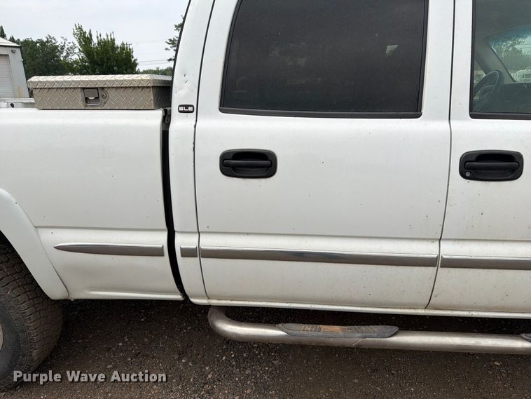 image for item FM7580 2002 GMC Sierra 2500HD Crew Cab pickup truck