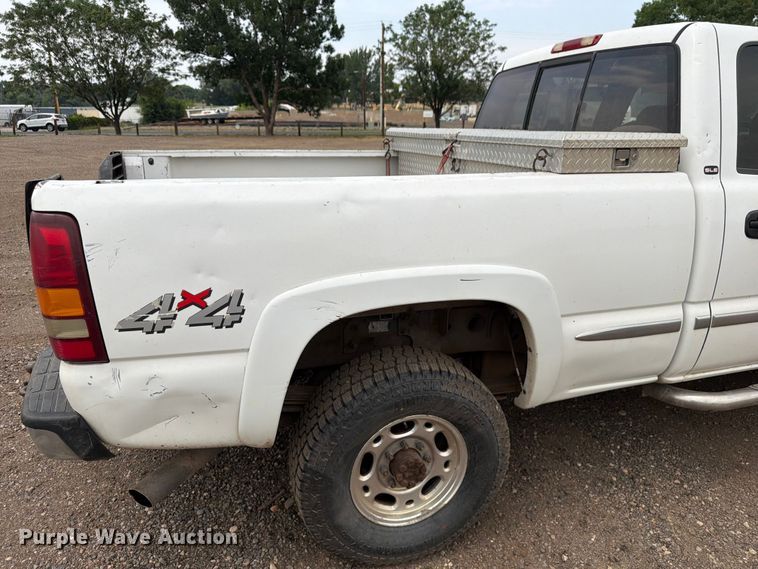 image for item FM7580 2002 GMC Sierra 2500HD Crew Cab pickup truck