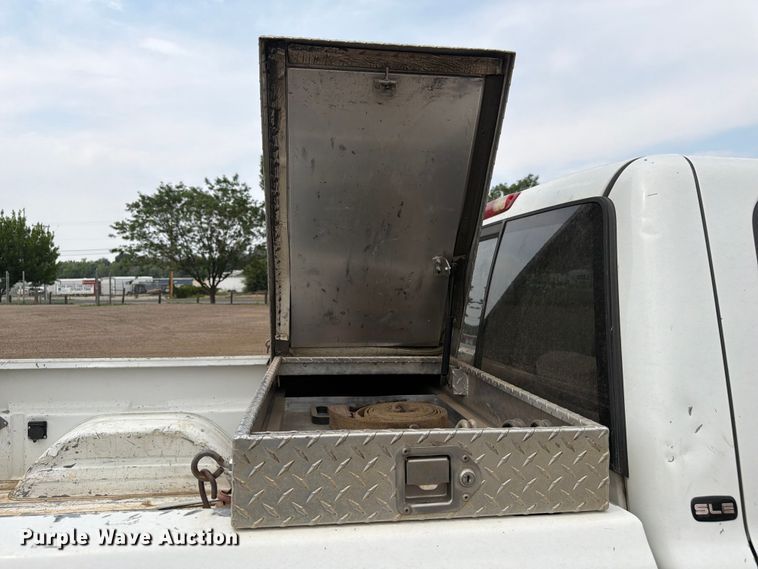 image for item FM7580 2002 GMC Sierra 2500HD Crew Cab pickup truck