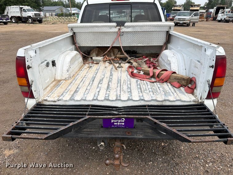 image for item FM7580 2002 GMC Sierra 2500HD Crew Cab pickup truck